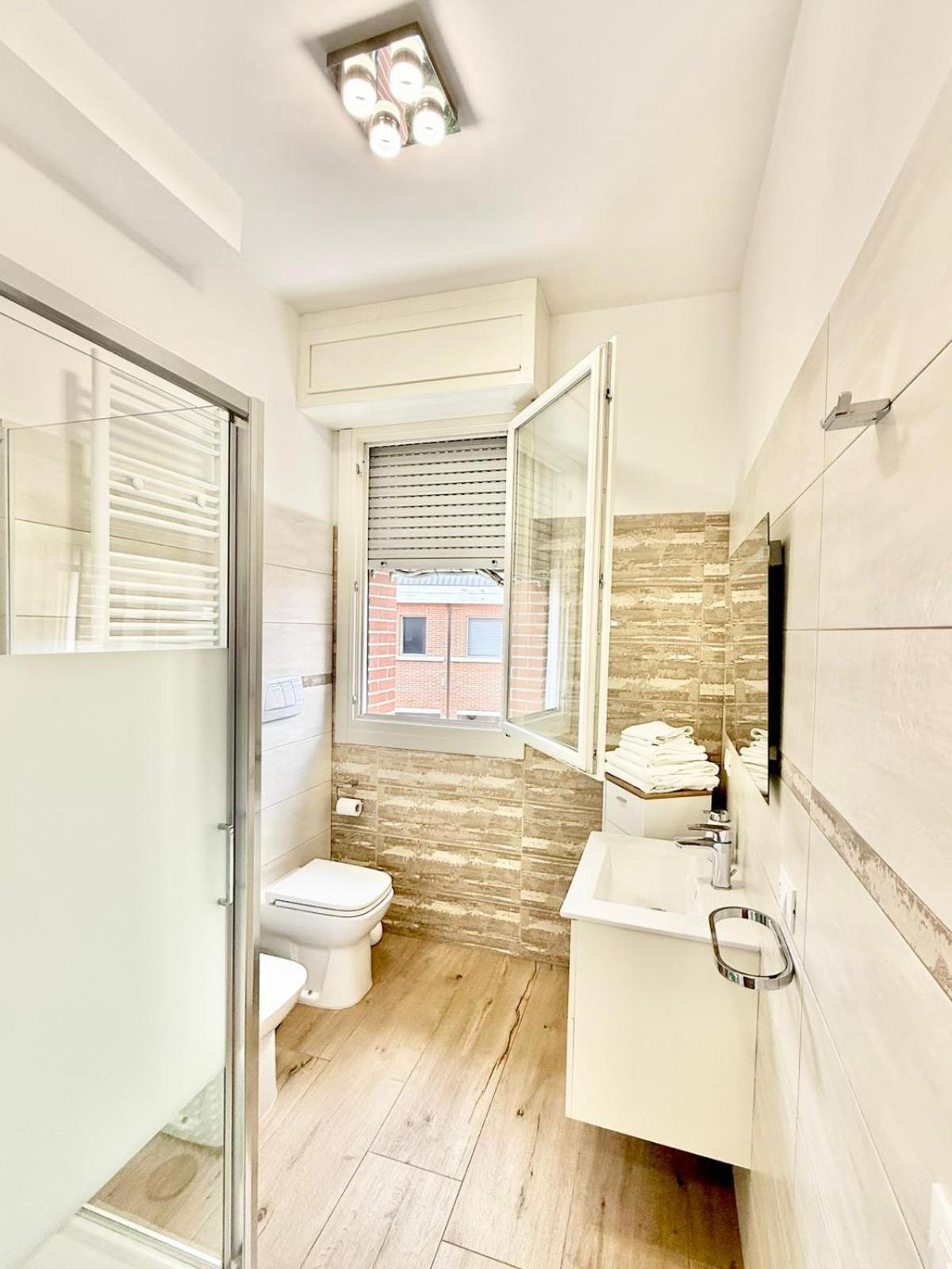Travel Fiera Apartment Болоня Екстериор снимка